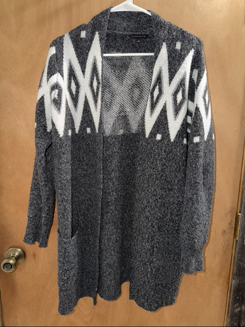 Staccato Gray & White Open-Front Geometric Knit Cardigan